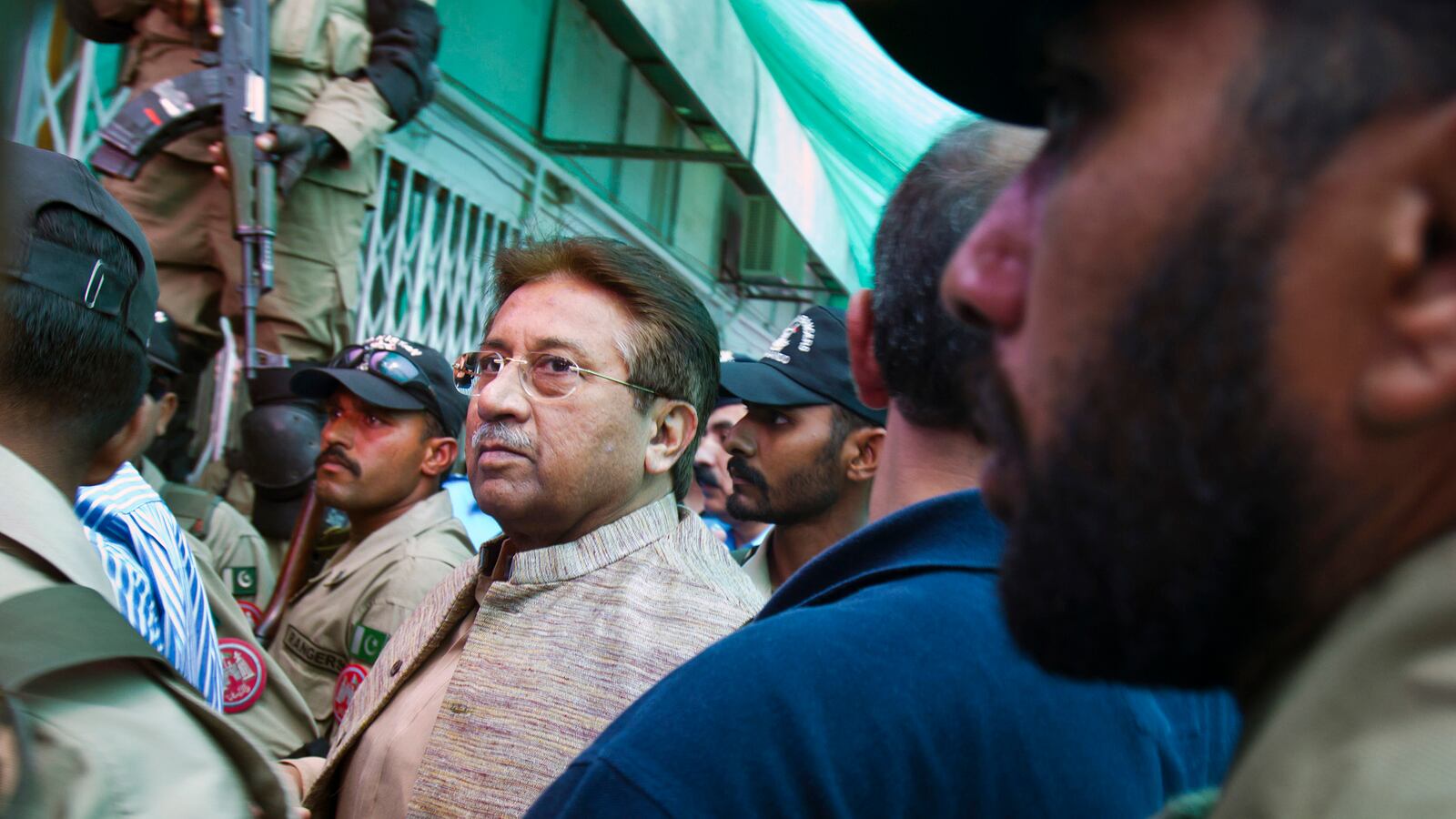 articles/2013/04/20/welcome-to-the-pervez-musharraf-show/130420-siddiqi-musharraf-tease-embed_sjko4n