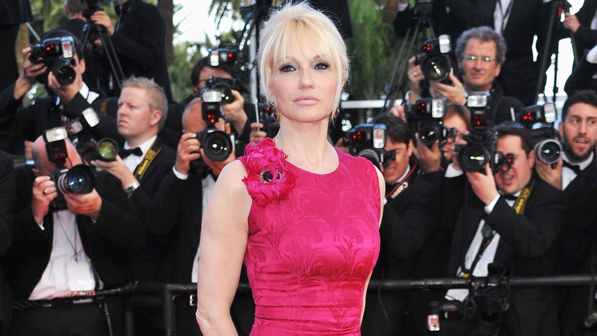 articles/2011/11/15/ellen-barkin-on-another-happy-day-sam-levinson-and-being-a-broad/ellen-barkin-sessums-tease_oenhaf