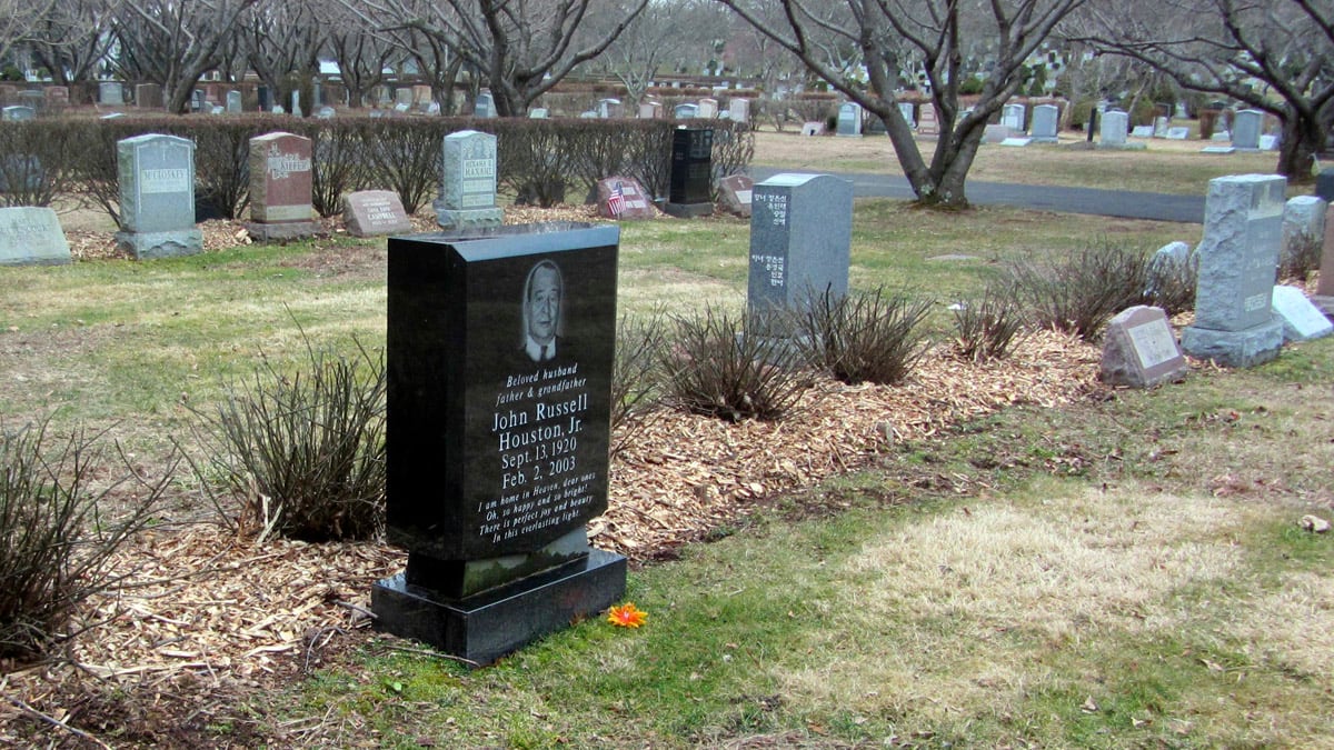 cheats/2012/02/19/whitney-to-be-buried-beside-father/whitney-houston-burial-cheat_v8pkac