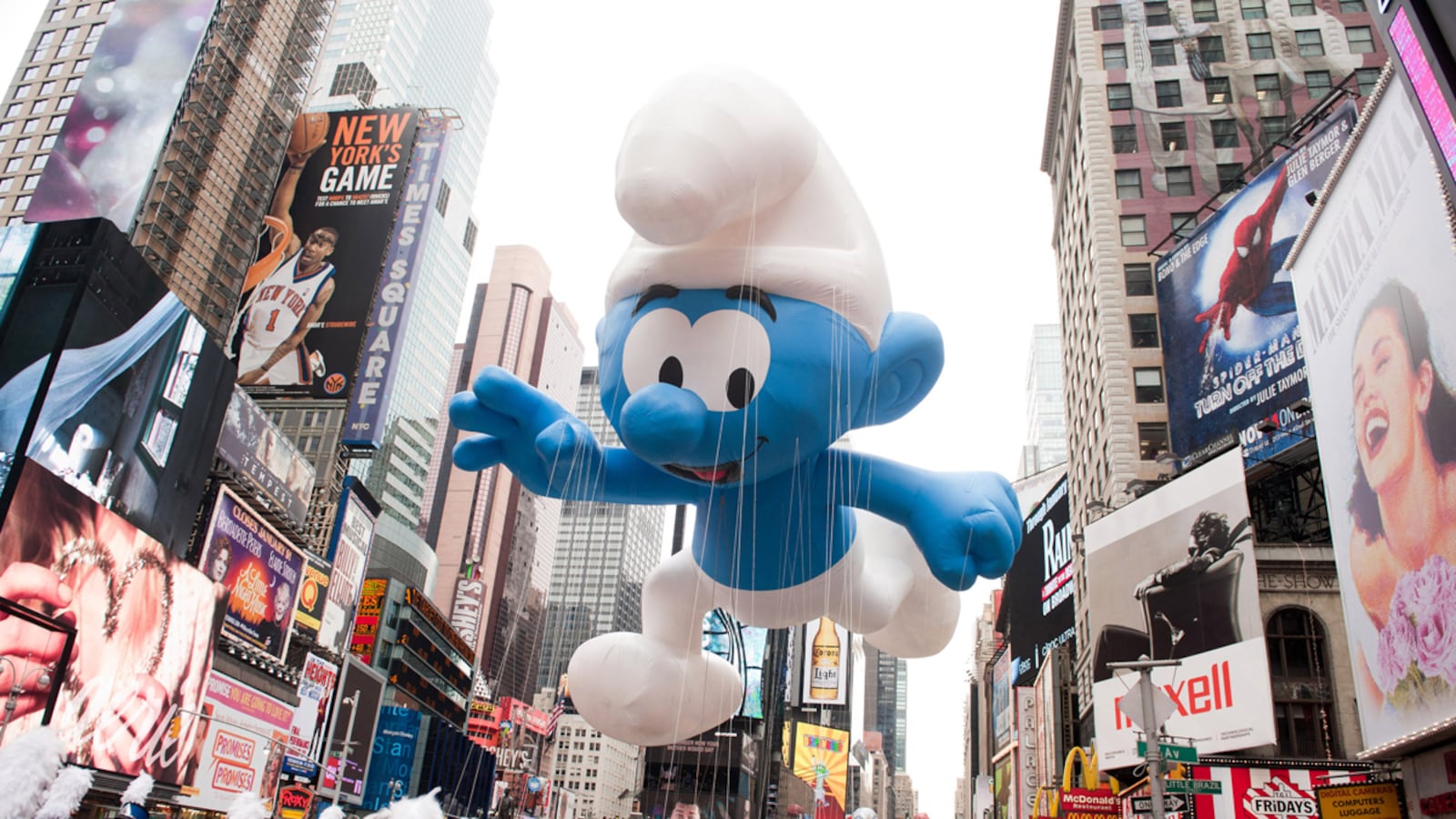articles/2011/11/25/macy-s-thanksgiving-day-parade-floats-balloons-more-statistics/macys-thanksgiving-day-parade_uk2lkk