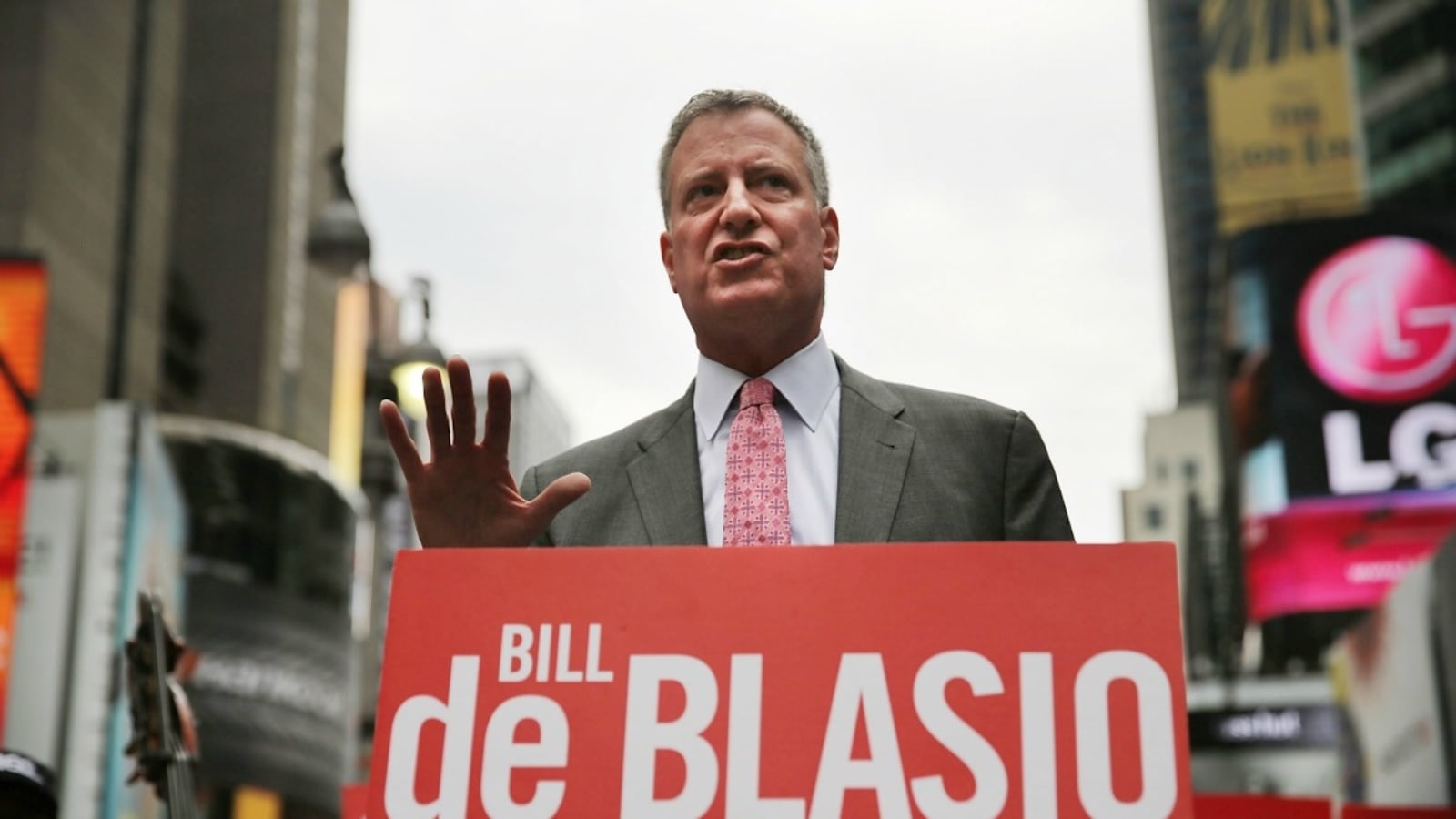 cheats/2013/08/13/de-blasio-takes-nyc-mayoral-lead/130813-de-blasio-cheat_jl5ipr