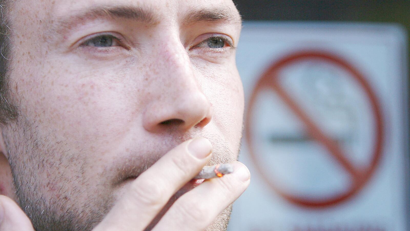 videos/2016/03/15/to-quit-smoking-cold-turkey-works-best/160315-Place-Smoking_ybiu4u