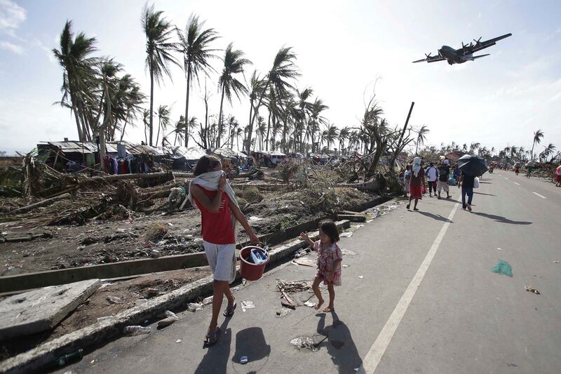 galleries/2013/11/08/monster-typhoon-haiyan-barrels-into-philippines-photos/131111-typhoon-philippines-update-5_p4vdu5