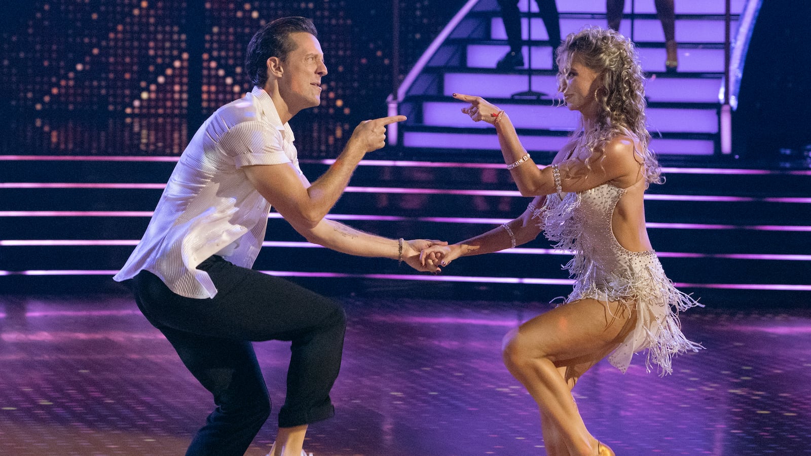 Jason Mraz performs on Dancing with the Stars.