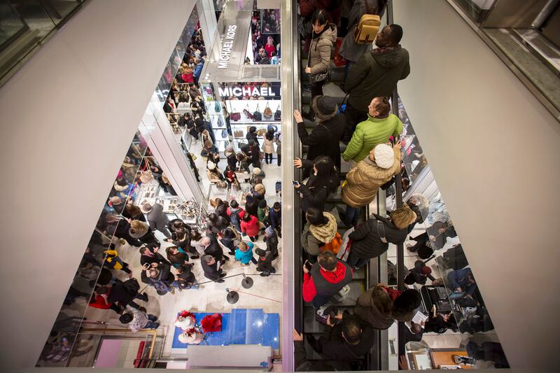 galleries/2014/11/28/black-friday-photos/141128_black-friday_06_ushowi
