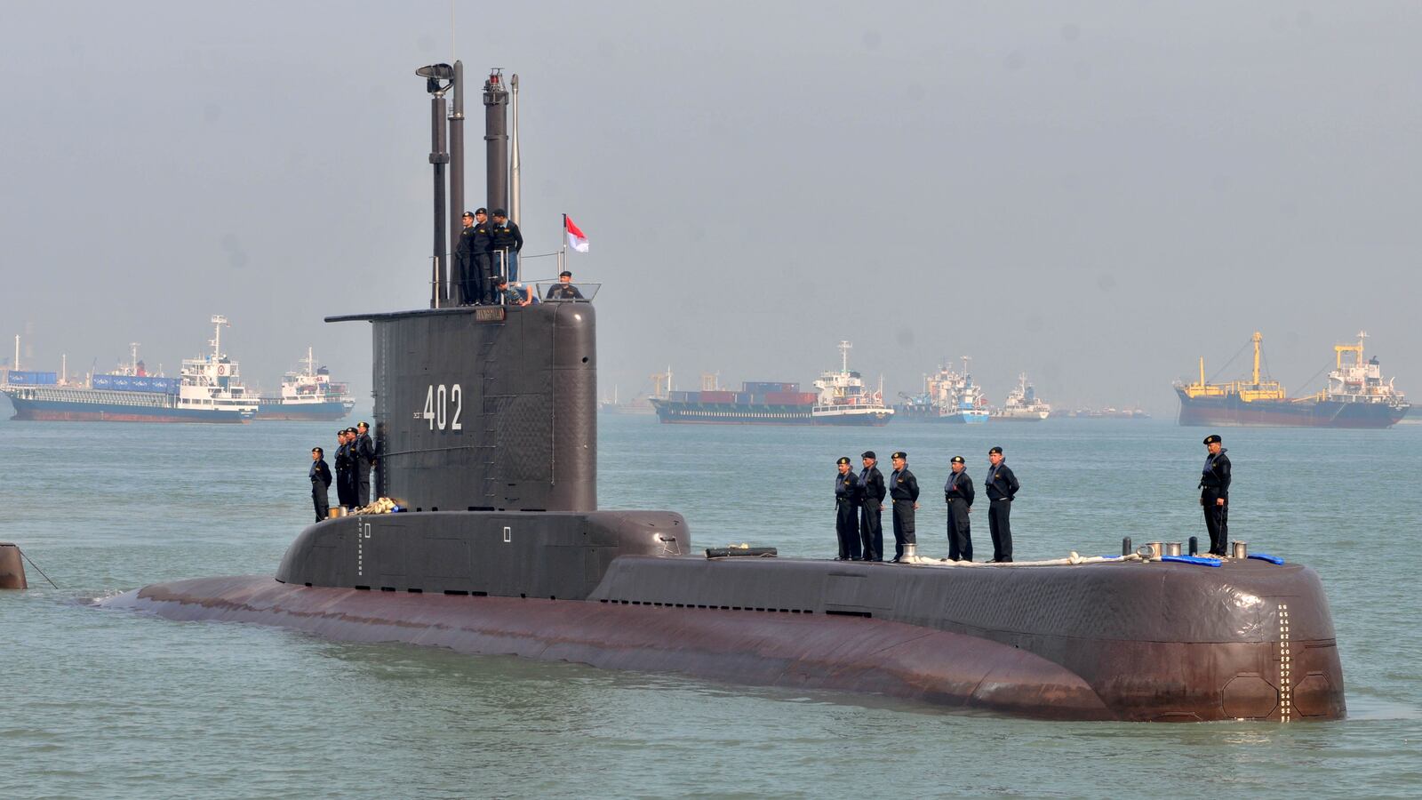 2021-04-21T131839Z_1155022649_RC2D0N9LAF3S_RTRMADP_3_INDONESIA-SUBMARINE_u3xogw