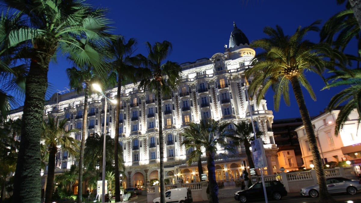 cheats/2013/07/28/thieves-nab-53-million-in-jewels-in-cannes/jewel-heist-cannes-cheat_g9mo8w