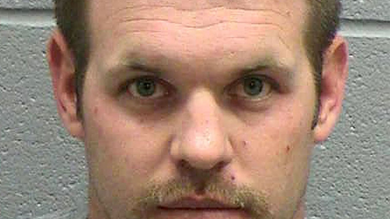 cheats/2012/01/04/soldier-carried-explosives-on-plane/soldier-travels-on-plane-with-explosives-cheat_dcbp6f