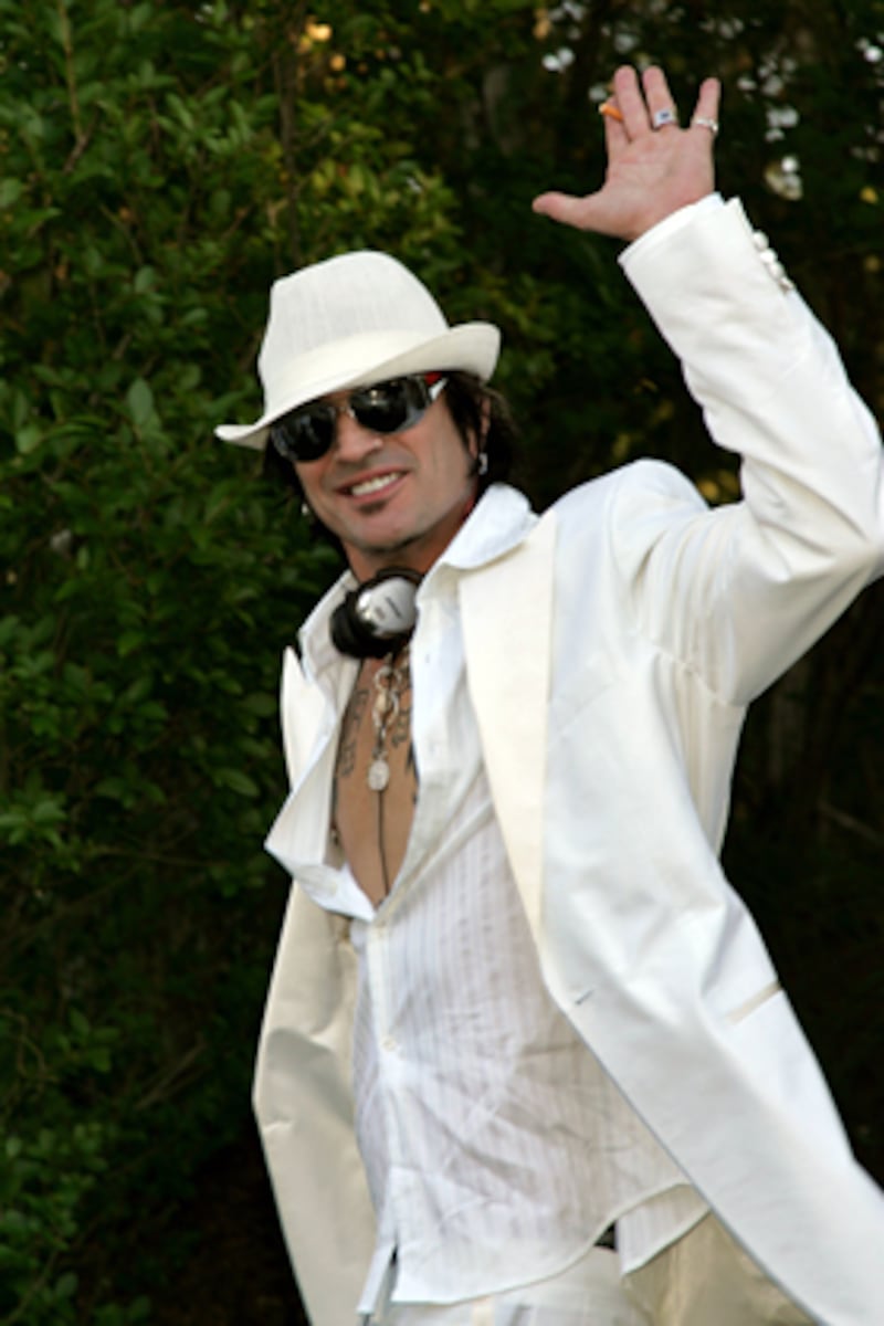 galleries/2009/05/24/summer-2009-the-white-album/celein-white---tommy-lee_zvjlh8