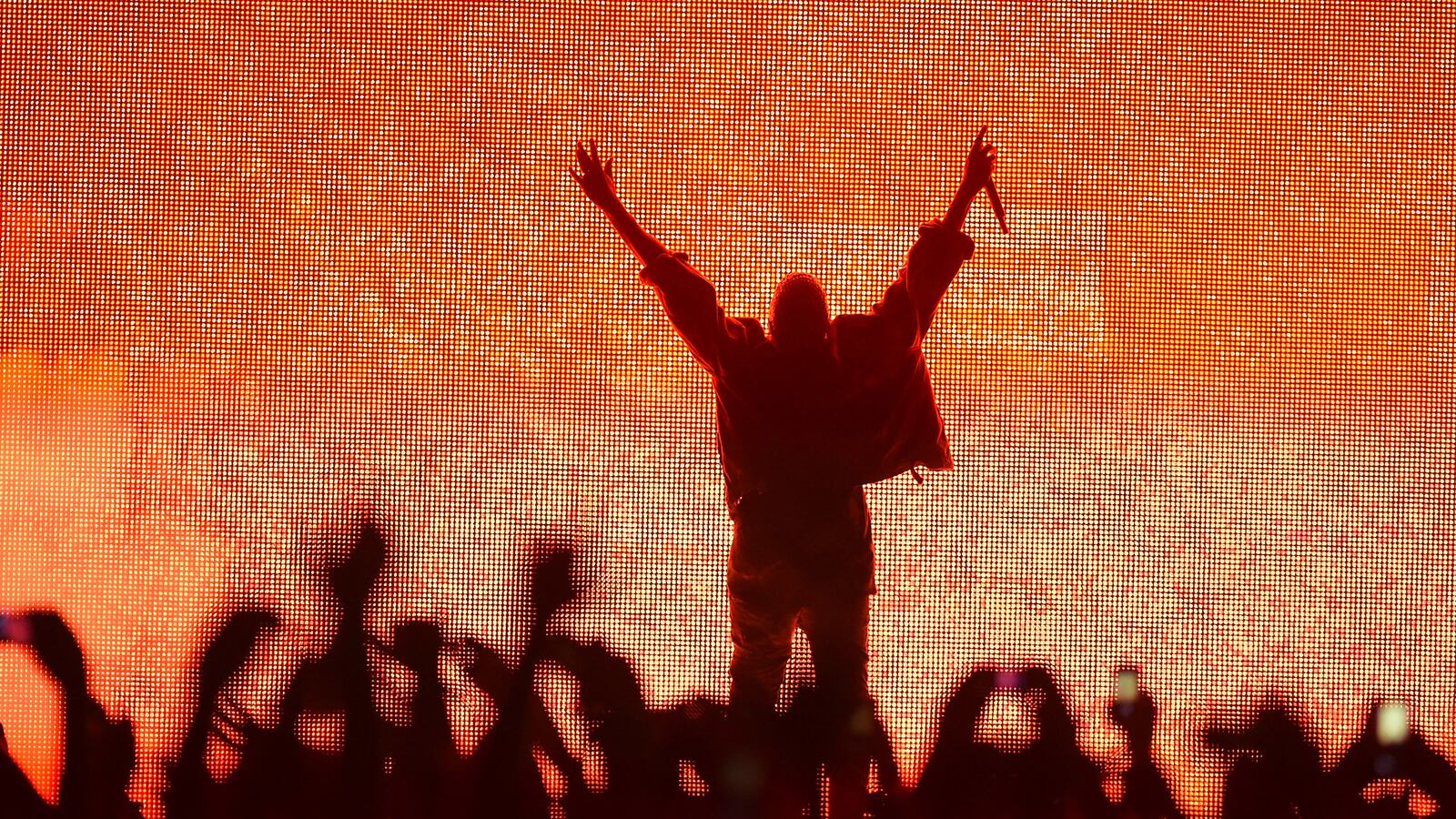 articles/2014/06/15/kanye-returns-to-bonnaroo-with-a-night-of-lectures/140614-hill-kanye-bonaroo-tease_iqchi2