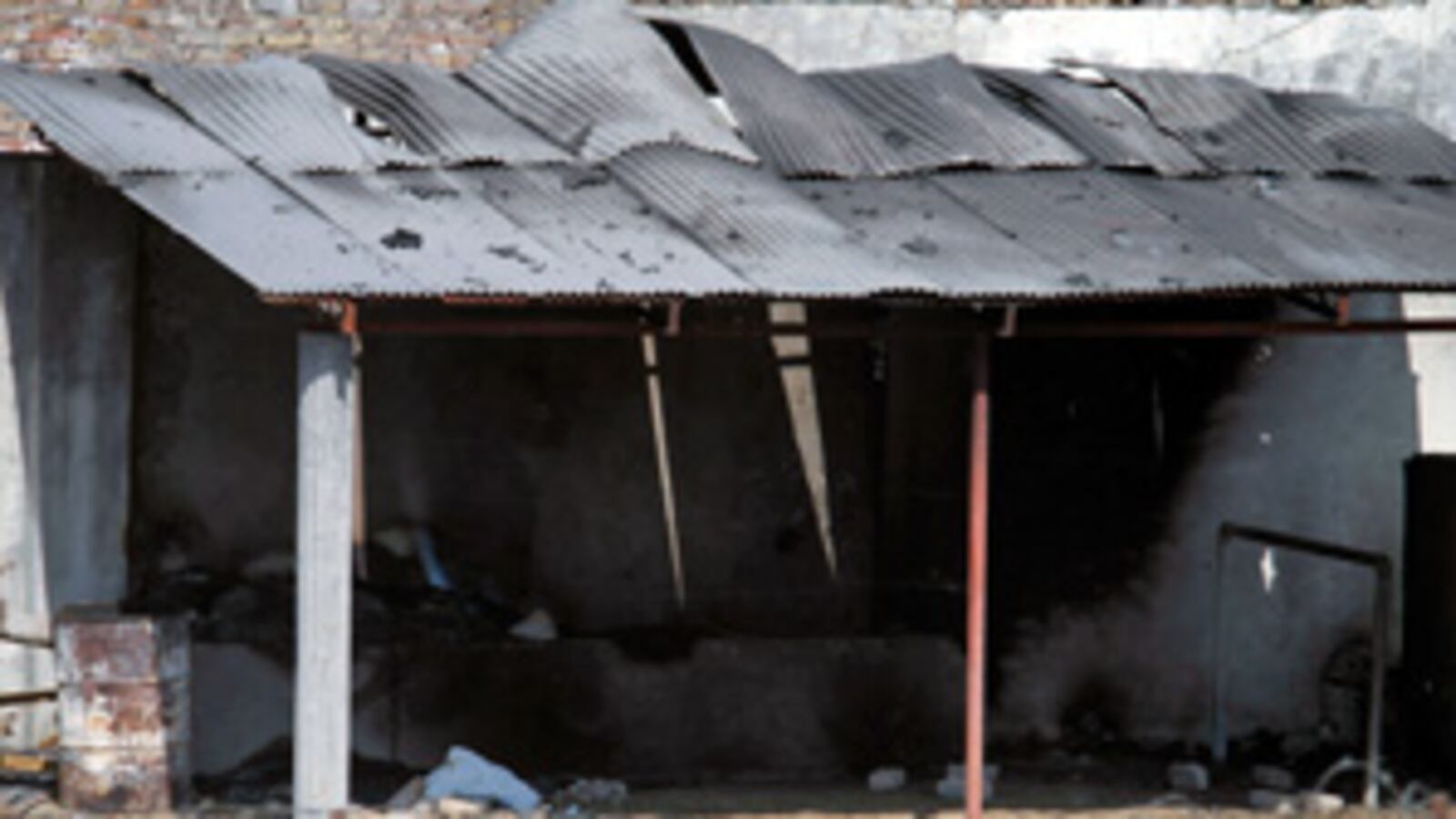 cheats/2011/05/04/new-photos-detail-bin-laden-compound/osama-compound_c5b1d3