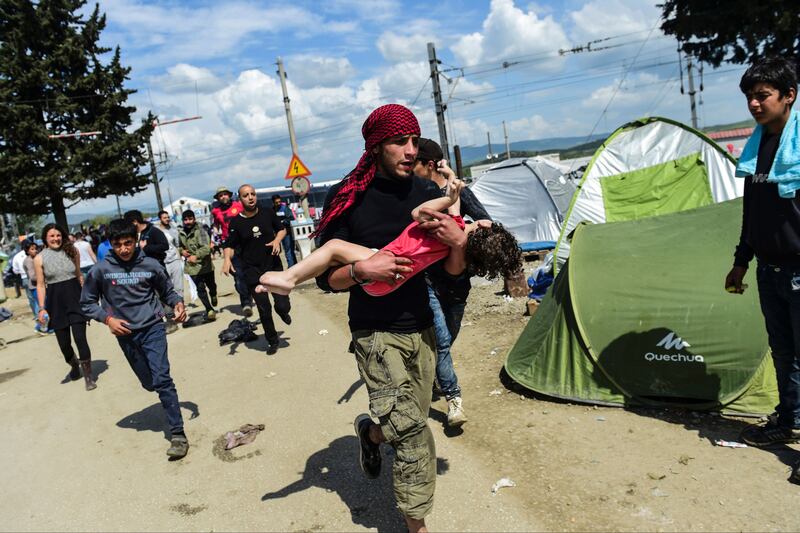 galleries/2016/04/11/migrants-clash-with-police-in-macedonia/160411-macedonia-migrants1_msuz95