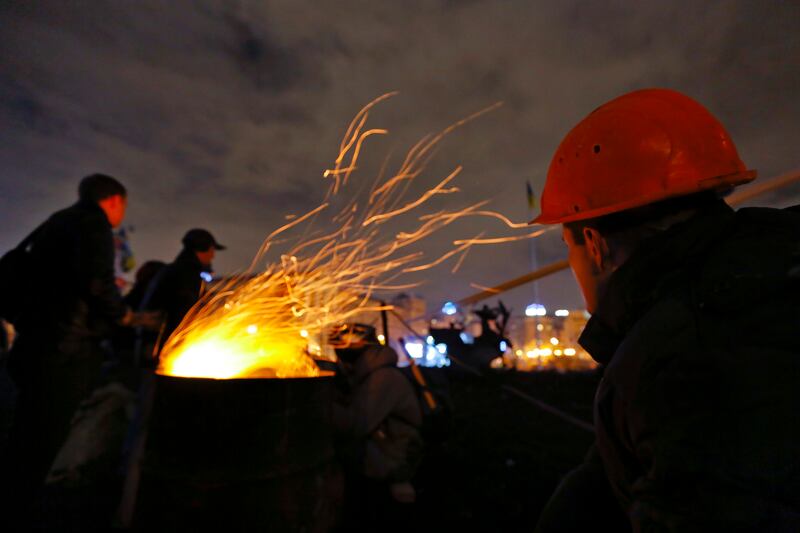 galleries/2014/02/18/an-all-out-battle-erupts-in-ukraine-photos/140221-kiev-gal-2_dntzl6