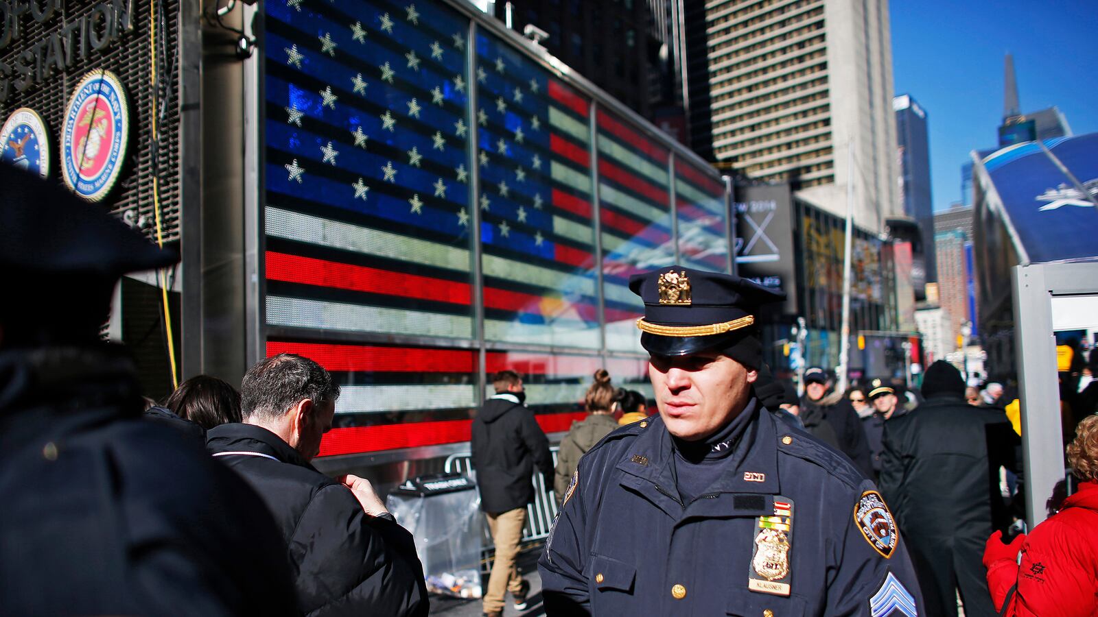 cheats/2014/01/31/mom-pimps-daughter-for-super-bowl/140131-superbowl-mom-cheat_ppjiru