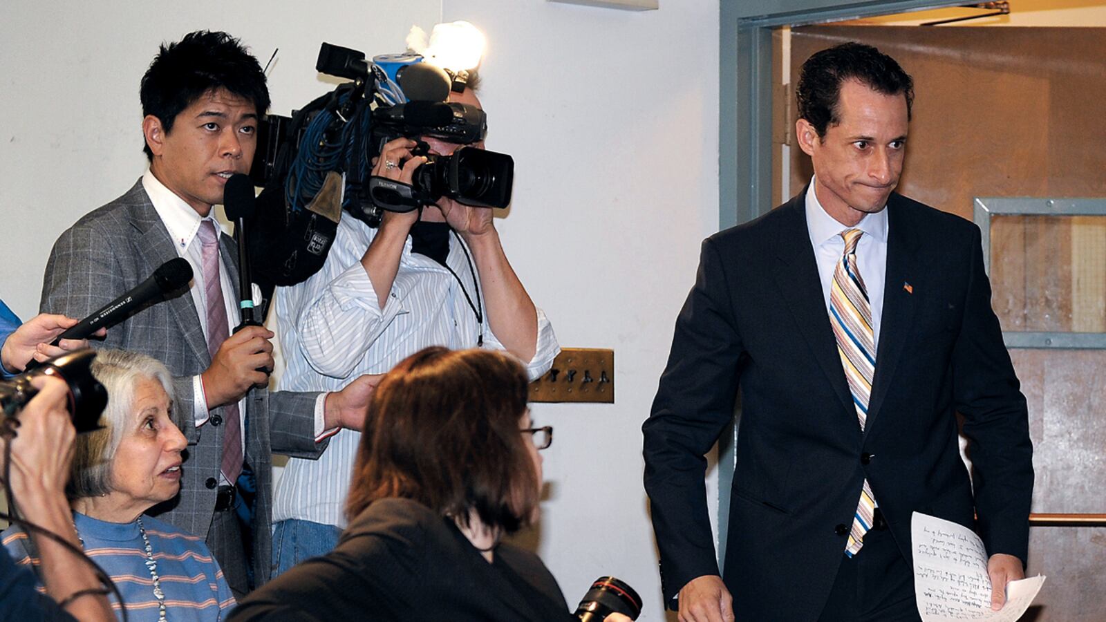 articles/2011/06/11/anthony-weiner-the-best-of-this-week-s-weinergate-comedy/news-gallery-110627-weiner-resigns_coppij