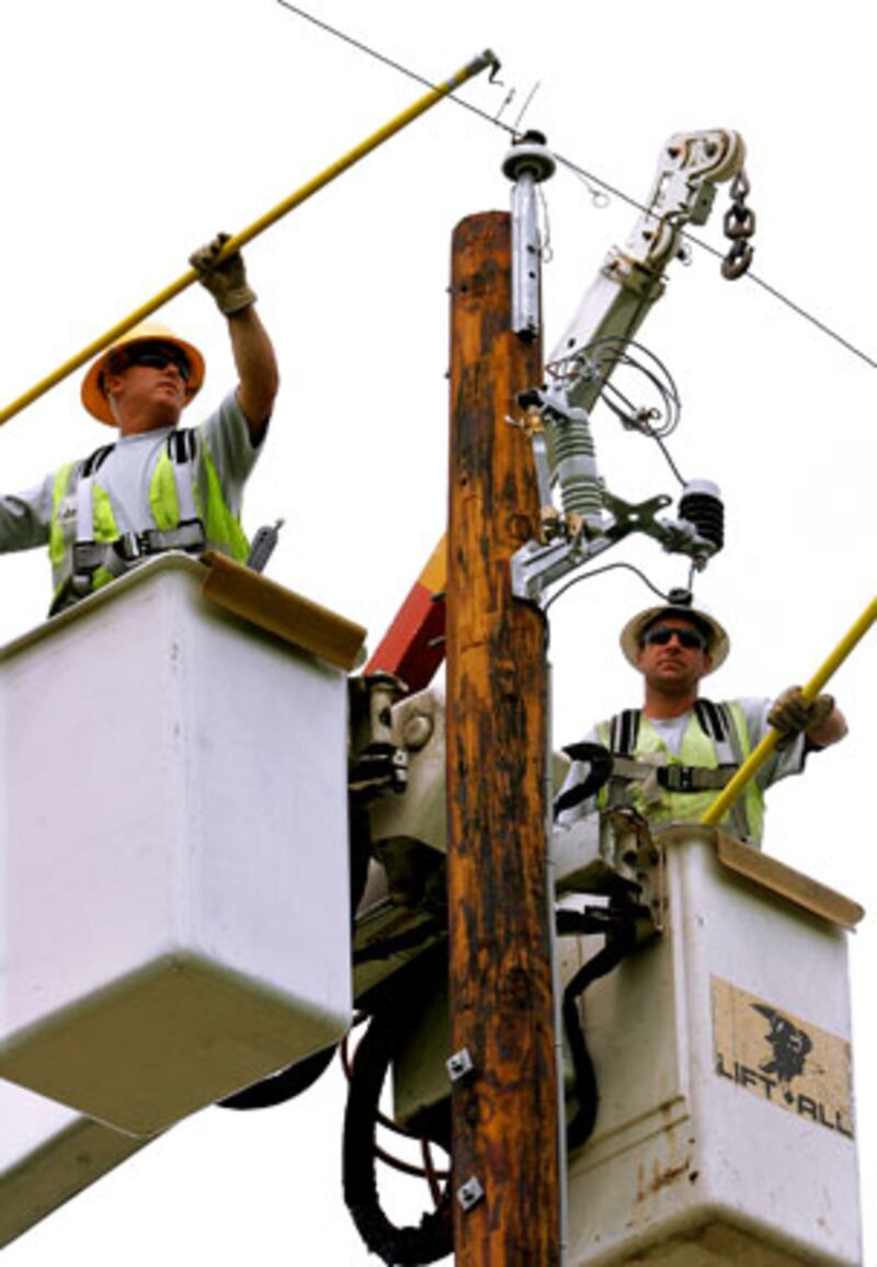 galleries/2010/04/07/dangerous-jobs/dangerous-jopower-line_hpff6u