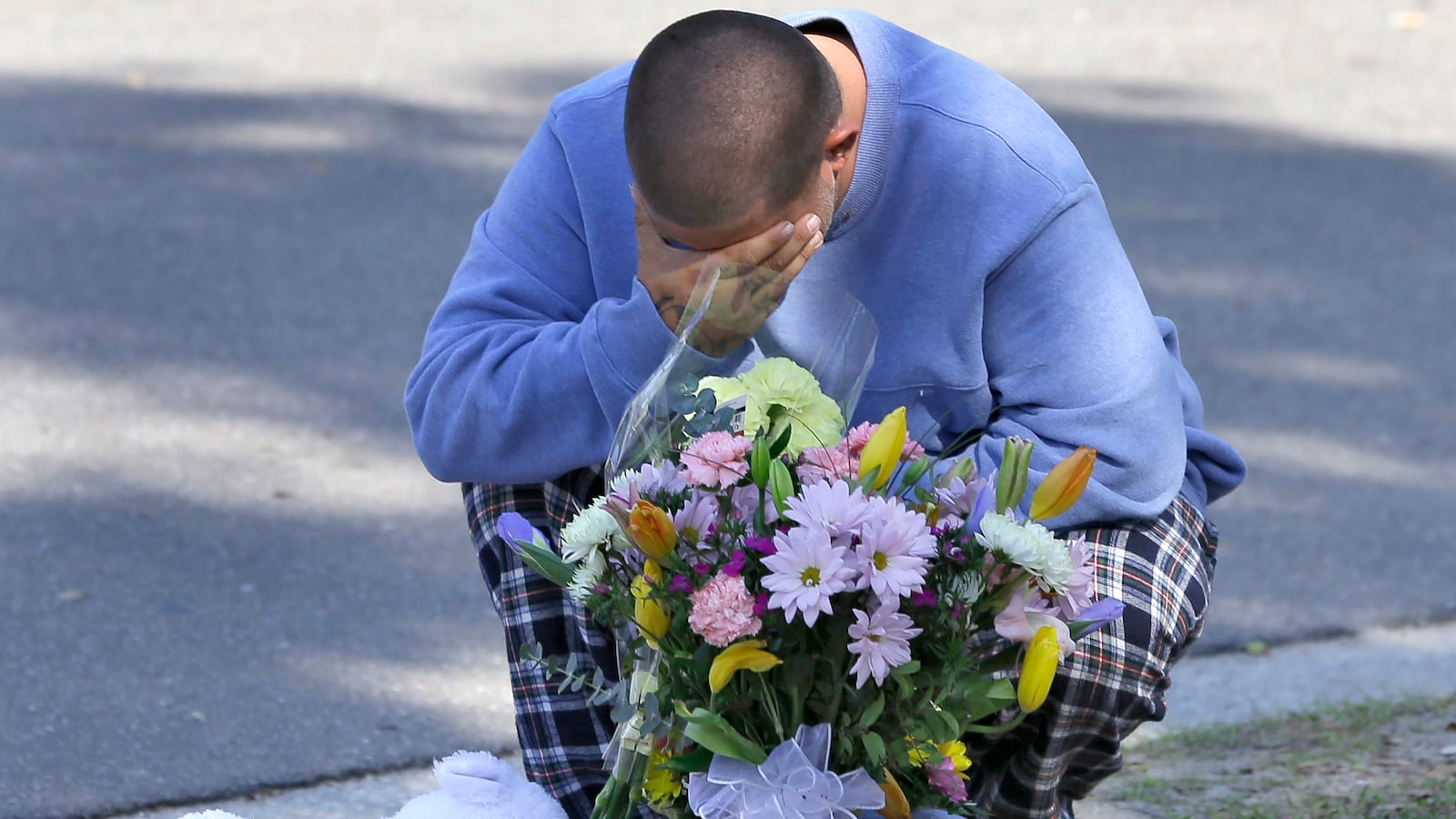 cheats/2013/03/02/family-waits-for-word-on-sinkhole-victim/130302-sinkhole-seffner-fla-cheat_mwhmqu