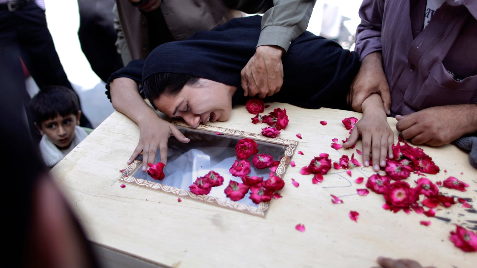 cheats/2012/04/21/pakistan-investigates-airline/pakistan-plane-crash-cheat_do6ic7