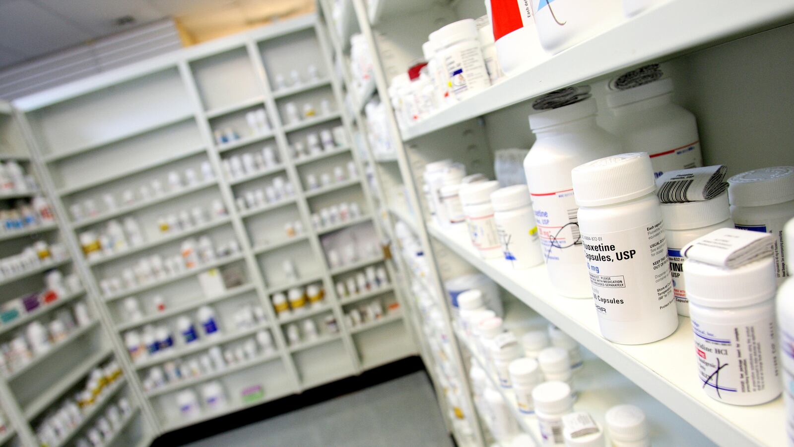 articles/2016/05/12/doctor-running-oxy-ring-killed-our-son-with-hundreds-of-pills-family-claims/160511-nestel-oxycodone-tease_vhvv4m