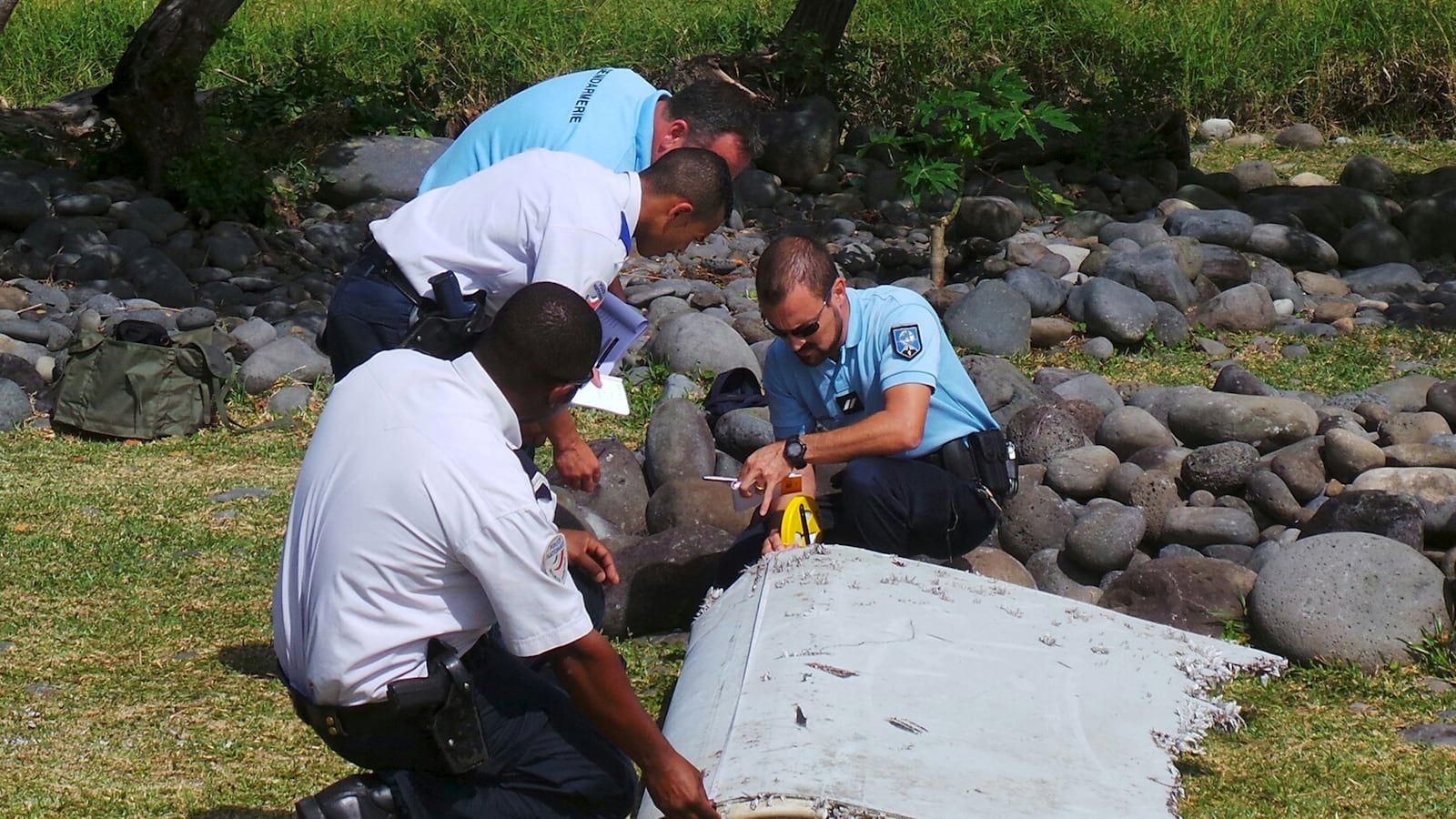 cheats/2015/08/05/malaysia-airplane-part-is-from-mh370/150730-mh270-debris-tease_vmhupc