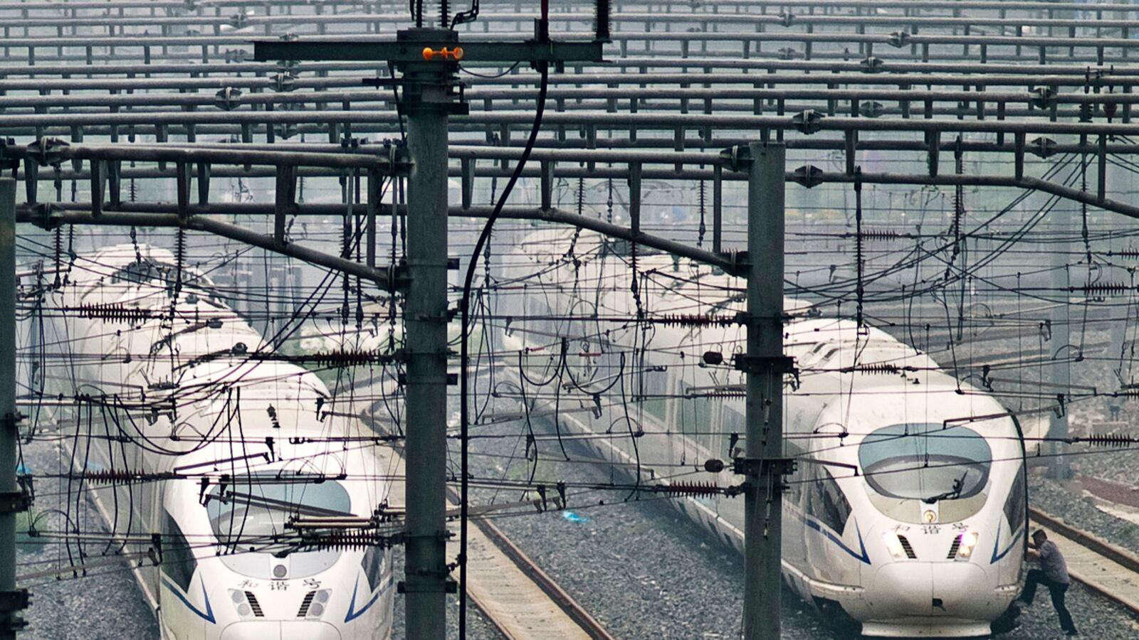 cheats/2011/08/12/china-recalls-bullet-trains/china-bullet-train-cheat_zx2vqk