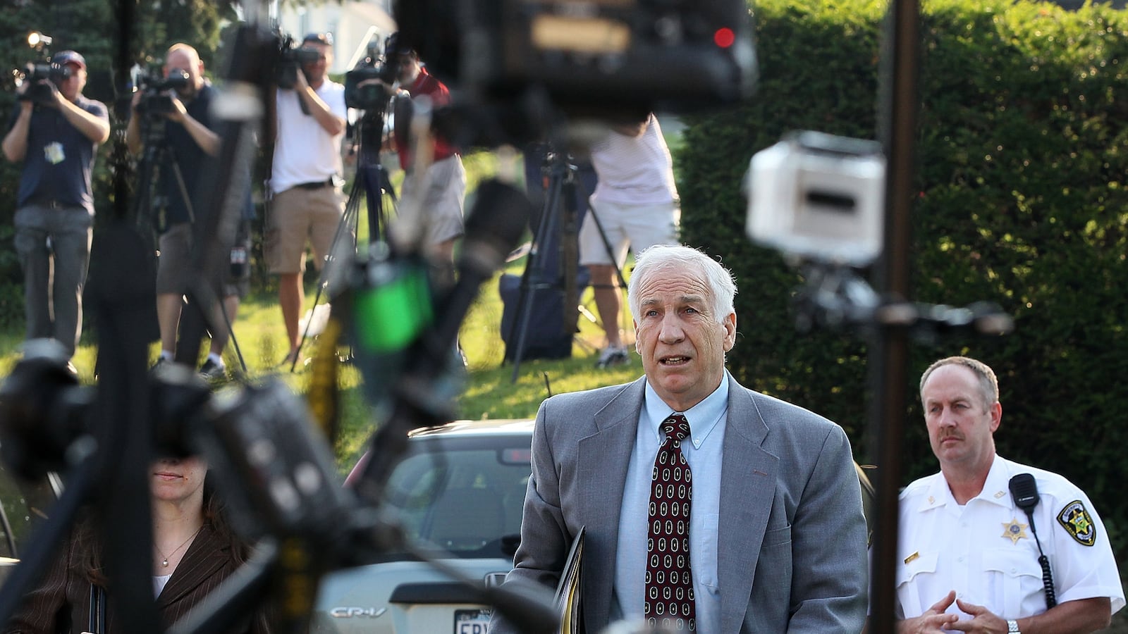 cheats/2012/06/22/jurors-begin-sandusky-deliberations/jerry-sandusky-deliberations-cheat_wlanoi