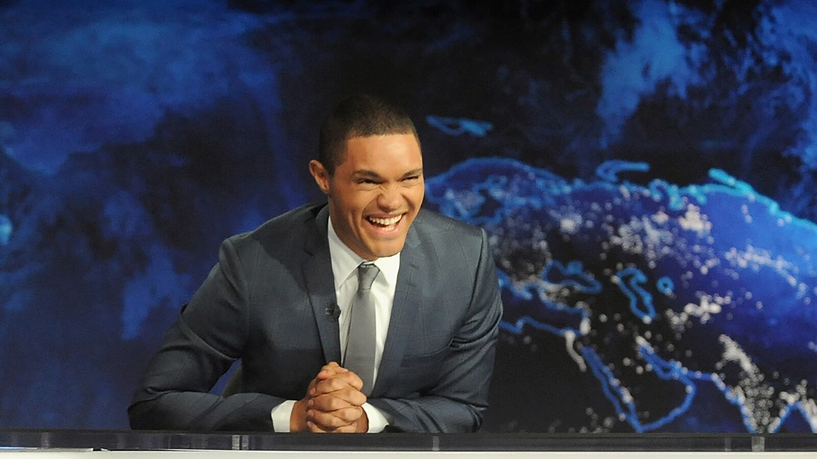 articles/2015/09/30/the-daily-show-host-trevor-noah-goes-after-hillary-clinton-and-kanye-west-for-pandering/150929-stern-trevor-noah-tease_hqphvs