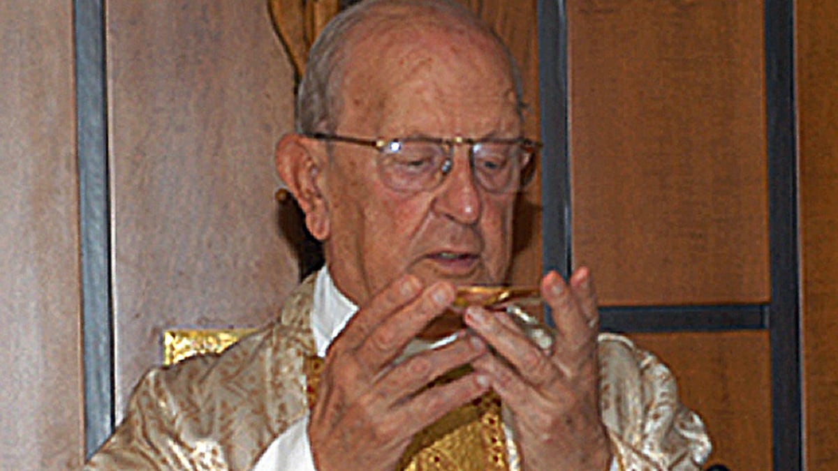 cheats/2012/05/11/vatican-investigates-seven-priests/vatican-inquiry-cheat_ud28bi