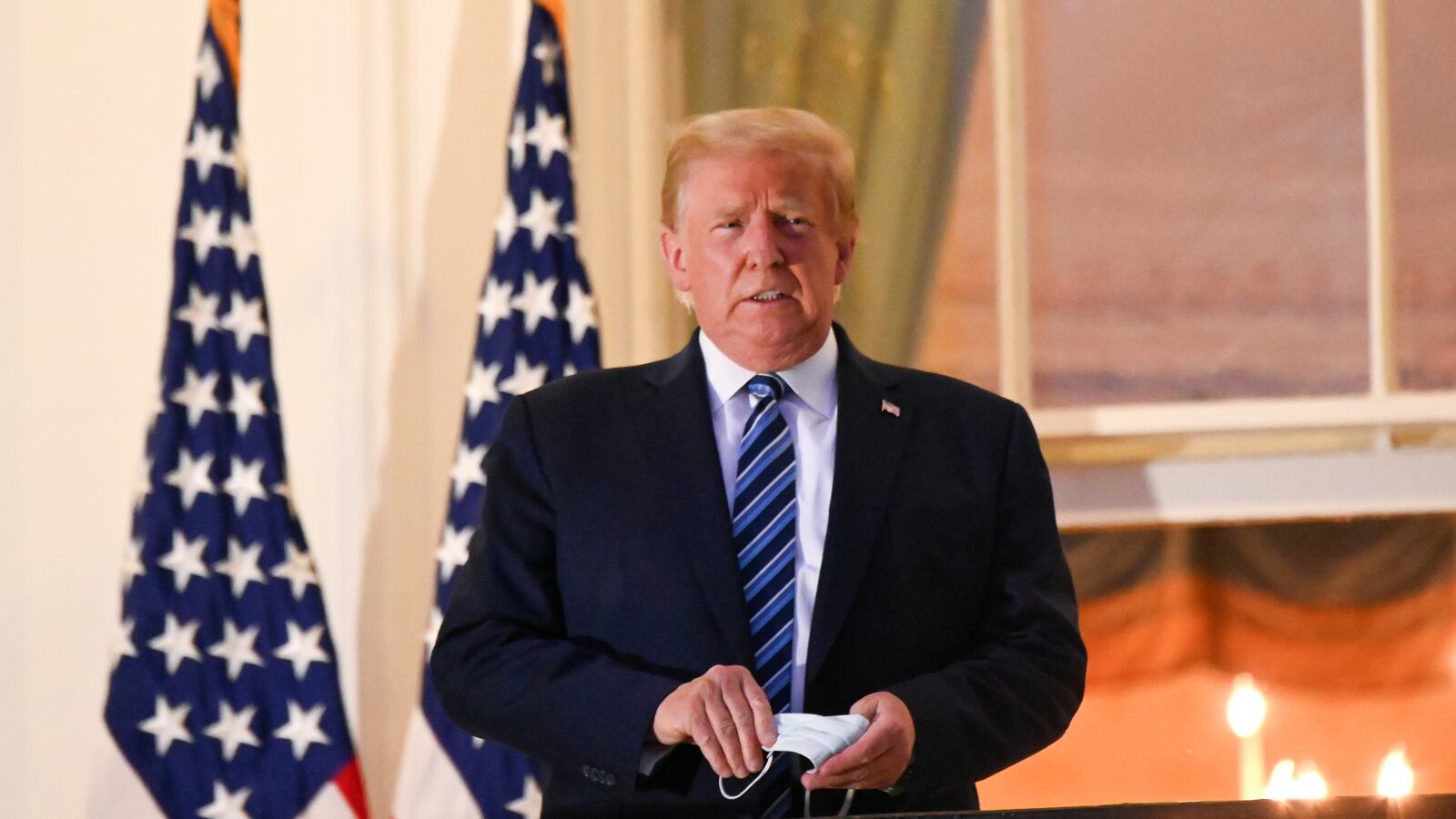 2020-10-05T235529Z_405089348_RC2NCJ9TB6ZZ_RTRMADP_3_HEALTH-CORONAVIRUS-TRUMP_zmo9tt