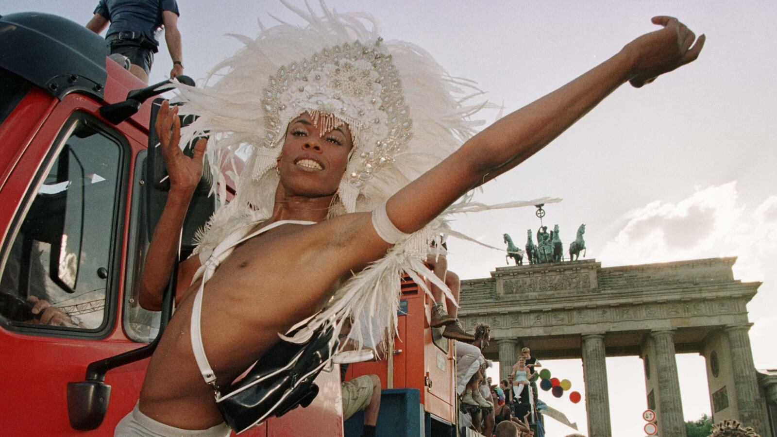 galleries/2014/06/07/celebrating-pride-a-history-of-lgbt-liberation-around-the-world-photos/140605-gay-pride5_jpgomg
