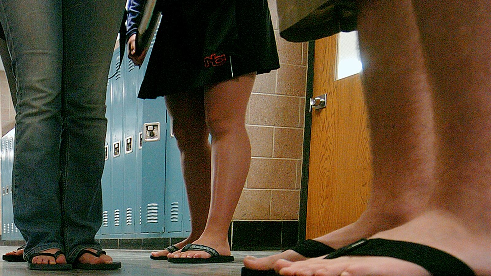 cheats/2013/07/02/researchers-find-diversity-of-fungi-on-feet/130702-feet-fungus-cheat_gb5bgt