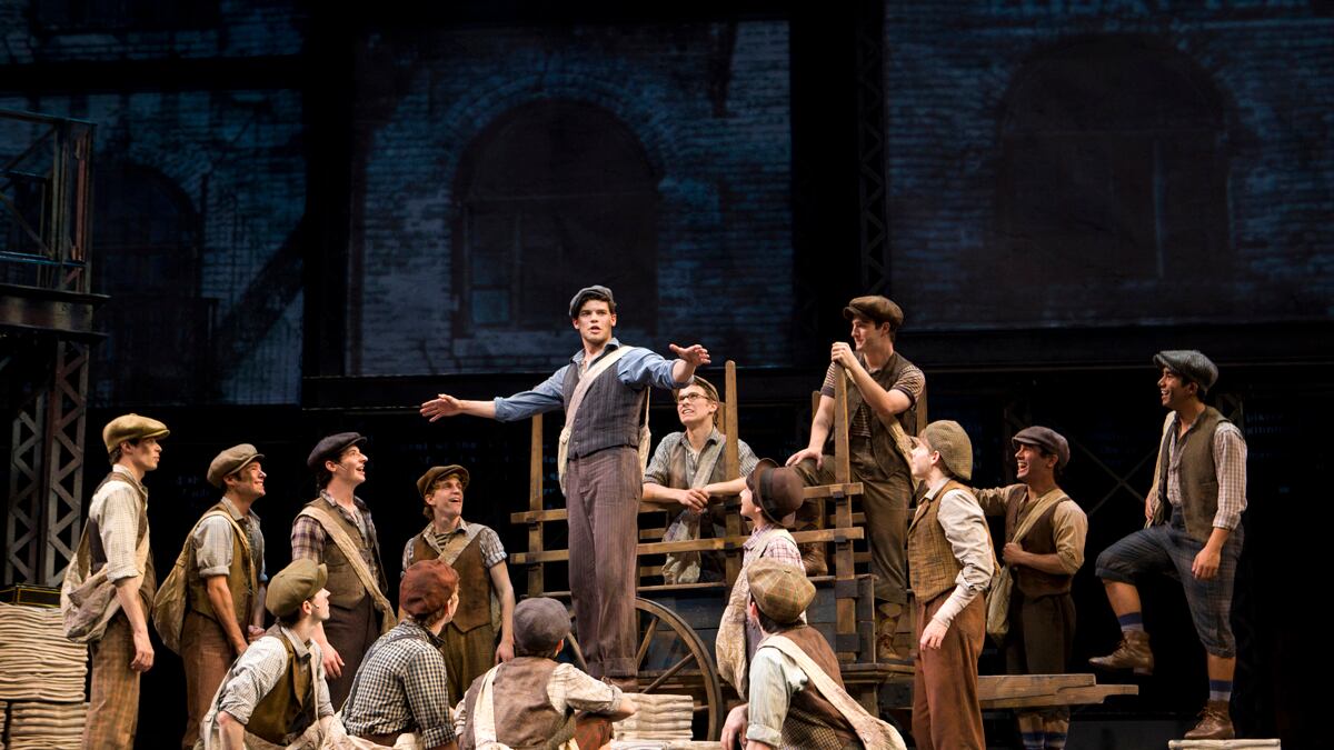 articles/2011/10/18/newsies-the-musical-director-kenny-ortega-on-how-he-cast-christian-bale/newsies-setoodeh_plukou