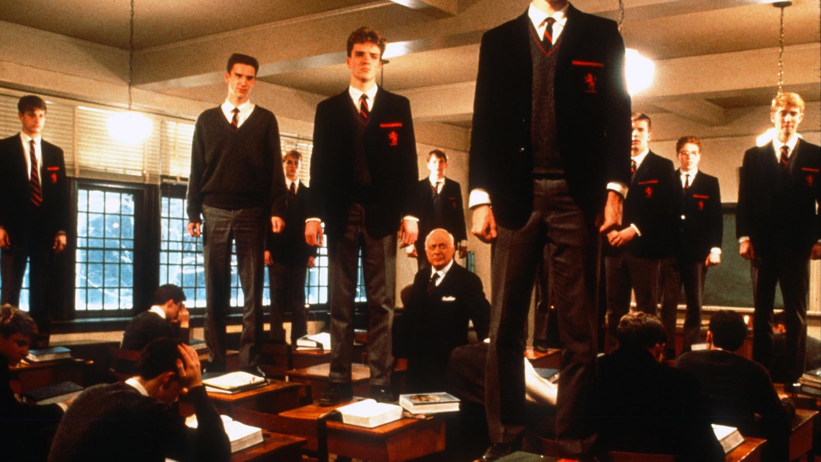 articles/2016/11/30/a-shopping-spree-down-memory-lane/161128-hayes-style-tease_vxdyp2