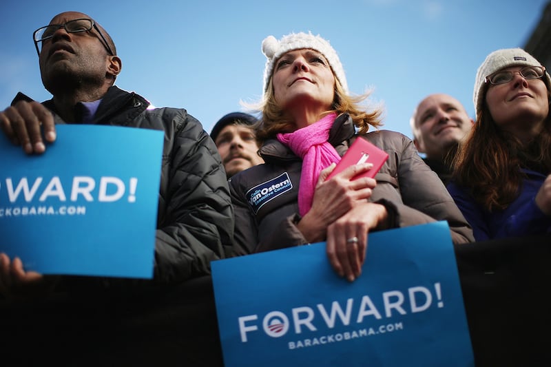 articles/2012/11/06/romnesia-more-like-obamanesia/obama-supporters-embed2_oplr2v