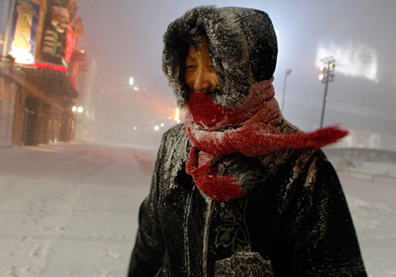 galleries/2010/12/26/blizzard-hits-the-northeast/snow-update-1_om9zkb