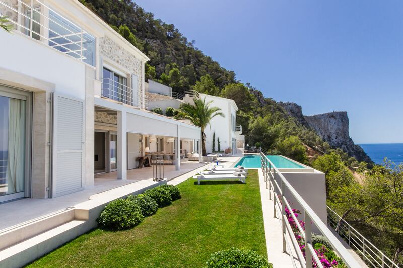 galleries/2014/10/25/omg-i-want-this-house-mallorca-photos/141024-omg-house-07_iezlce