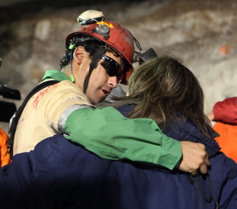 galleries/2010/10/13/chilean-miners-rescue-photos/chilean-miners-1_bq1xvr
