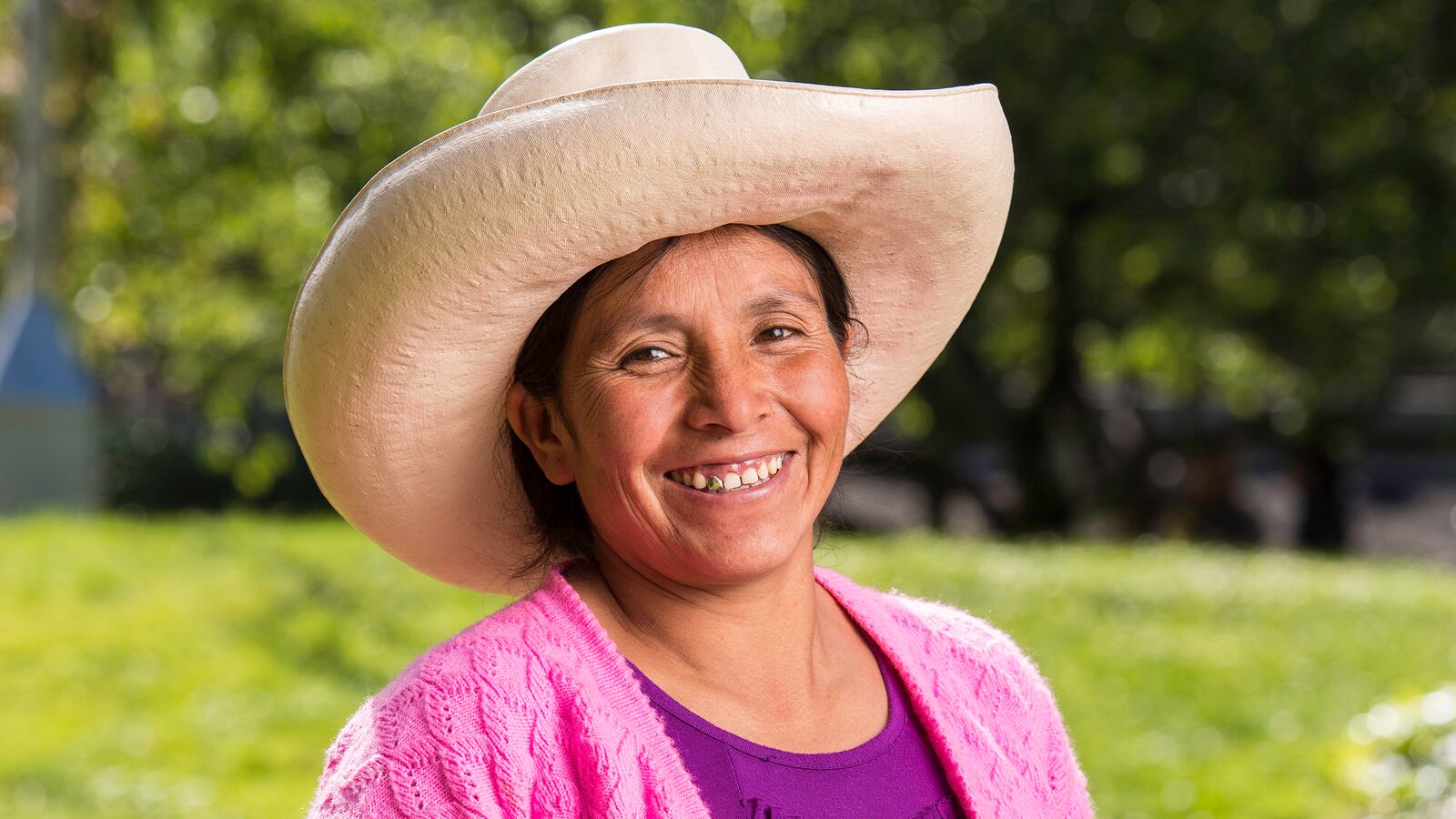 articles/2016/04/18/meet-the-badass-grandma-standing-up-to-big-mining/160418-miller-goldman-prize-MaximaAcuna_tease_ojqtjx