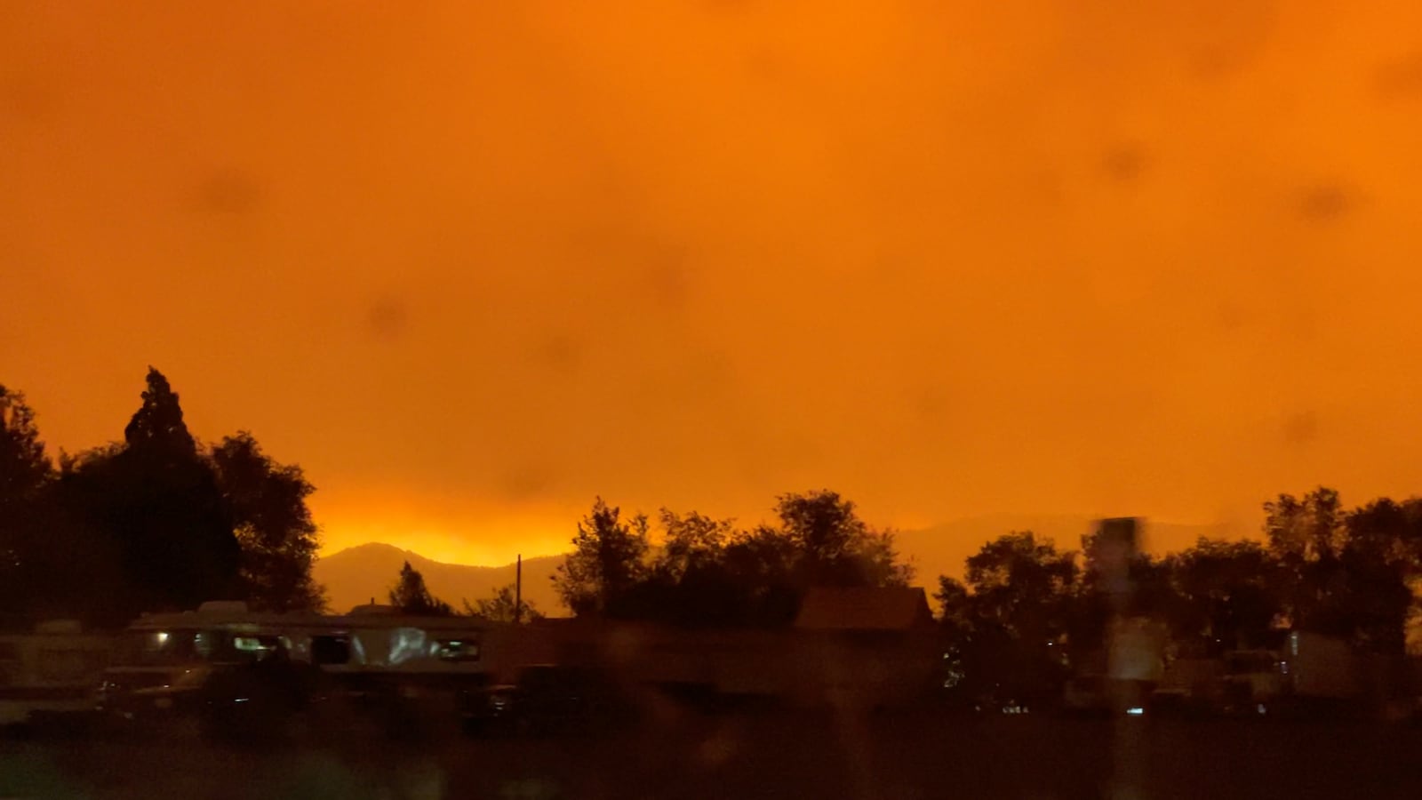 2021-08-06T035354Z_1911393223_RC2FZO97NMKX_RTRMADP_3_USA-WILDFIRES-CALIFORNIA_edxwq6