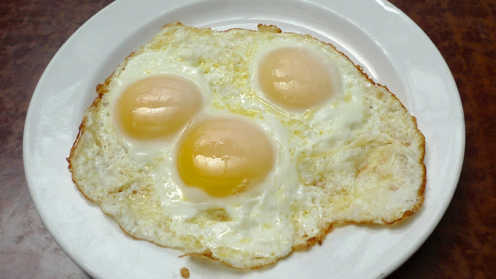 180415-eggs-millions-recalled-salmonella-cheat_foe9pg