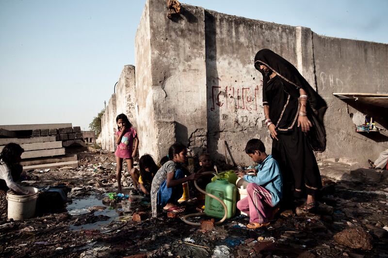 galleries/2014/04/20/inside-india-s-legendary-kathputli-slum-photos/140417-tomorrow-we-disappear-3_zielzf