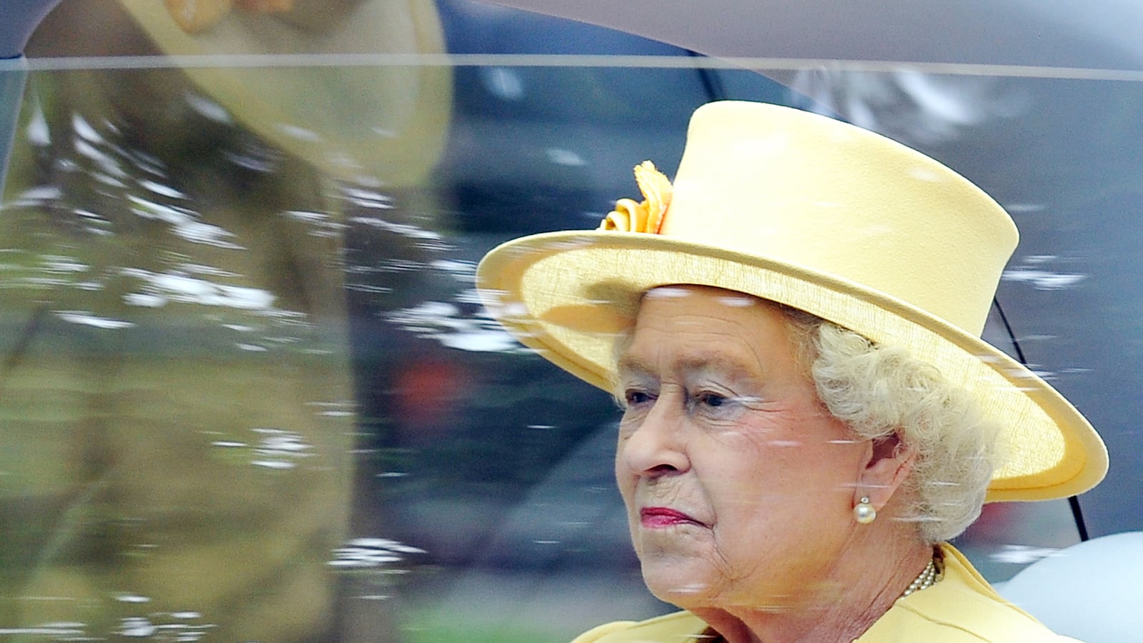 articles/2013/09/25/situation-vacant-royal-clock-keeper/130916-wedding-crashers-queen_erf7kz