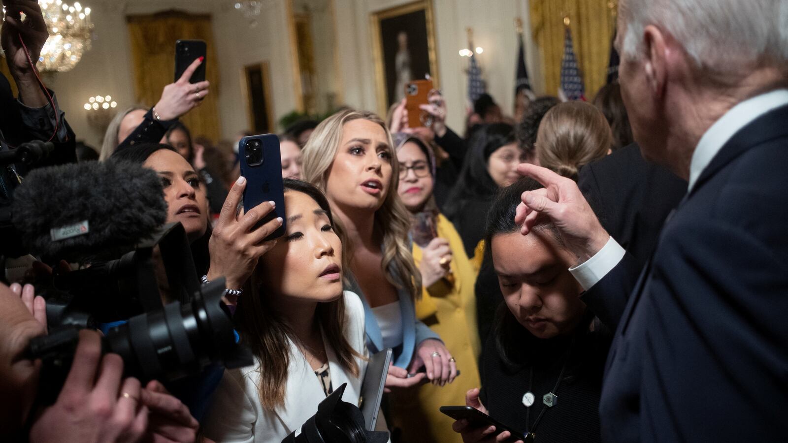 2022-03-16T195358Z_600965568_RC2P3T9XGXZK_RTRMADP_3_UKRAINE-CRISIS-USA-BIDEN_wh9pin