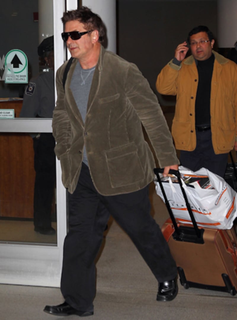 galleries/2011/12/09/alec-baldwin-s-flight-tantrum-more-of-his-famous-feuds-photos/american-airlines-alec-baldwin-feuds_iznks2