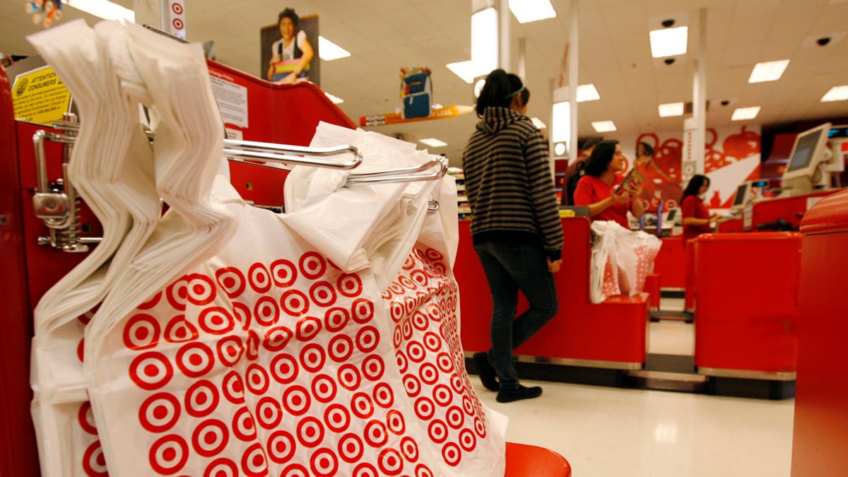 cheats/2016/04/20/trans-guests-welcome-in-target-bathrooms/160420-target-cheat_b19tos