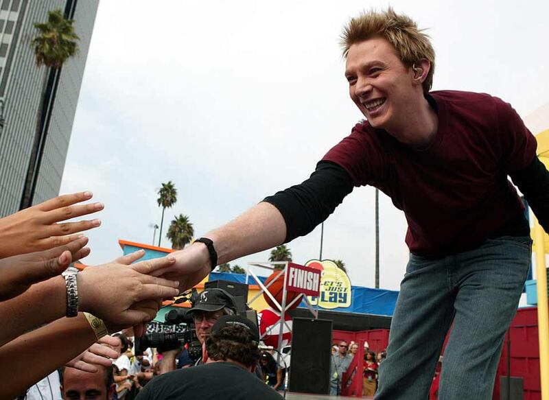 galleries/2010/11/12/12-craziest-groupie-names/fan-names---clay-aiken_bz560a