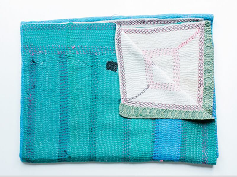 articles/2014/11/29/the-daily-beast-s-2014-holiday-gift-guide-for-the-anthony-bourdain-in-your-life/141120-bourdain-blanket_yy2eyr