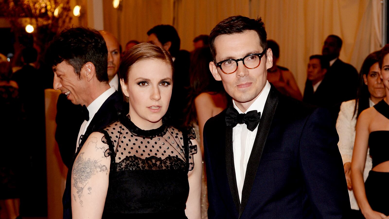 articles/2013/05/07/lena-dunham-s-punk-puppy-wsj-pushes-staff-to-wear-makeup/130507-dunham-met-tease_gdxbbl