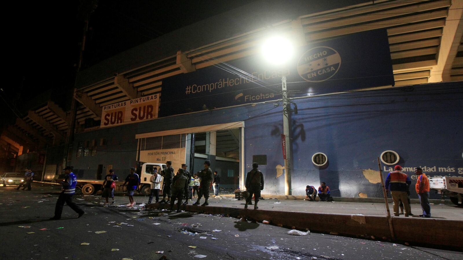170528-honduras-soccer-stadium-stampede-cheat_ni6ieh