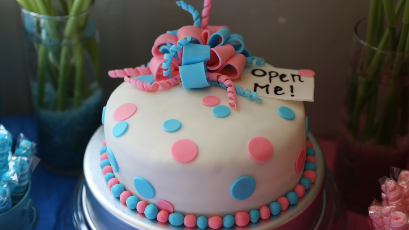 Gender-reveal-cake_ilhlga
